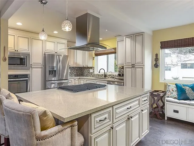 3 bed, 2.5 bath, 1708 sqft, $4,380 — Photo 4