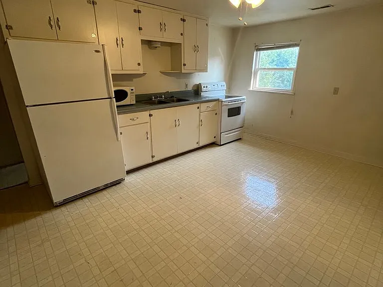 1311 Willard St — Photo 7