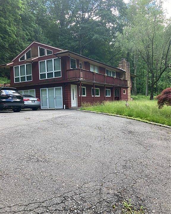 1st image of 680 Fieldstone Ct