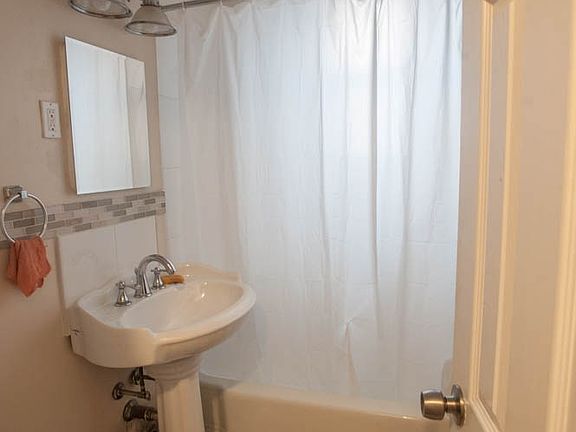 2nd image of 3531 Bronxwood Ave APT 2K