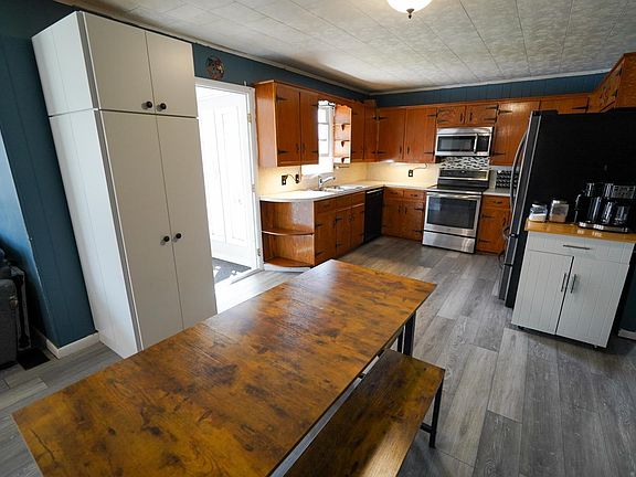 4th image of 10 Walnut St