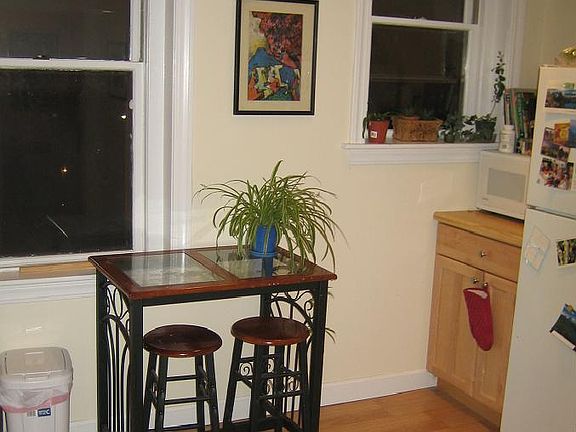 4th image of 164 Strathmore Rd APT 21