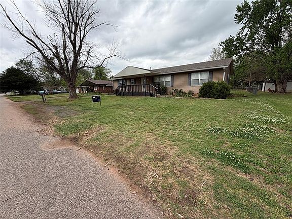 2nd image of 904 4th St