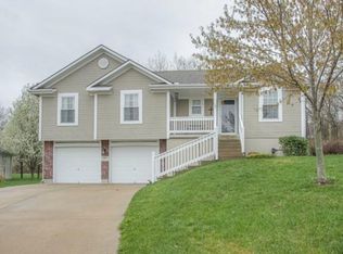 1205 Lakeview Dr, Grain Valley, MO 64029