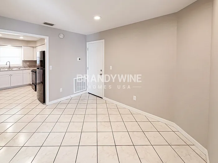 8810 N Orangeview Ave — Photo 7