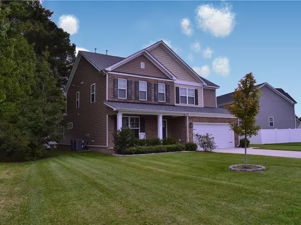 129 Manor Dr, Carrollton, VA 23314