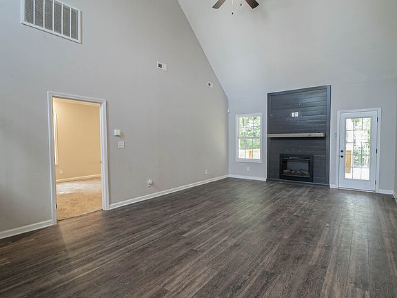 2nd image of 2240 Dottie Ln