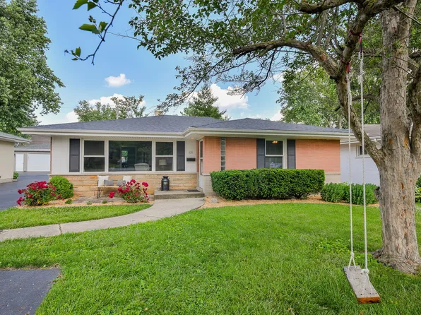 131 N Pierce Ave, Wheaton, IL 60187