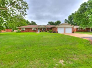 604 S Pine St, Crescent, OK 73028