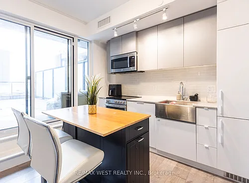 270 Dufferin St #313 Photo 1
