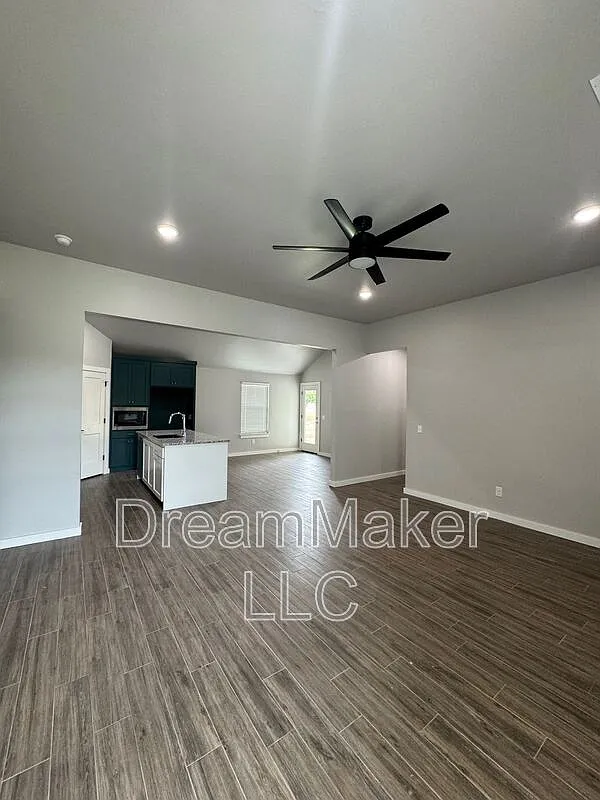 4 bed, 2.0 bath, 1742 sqft, $2,195 — Photo 2