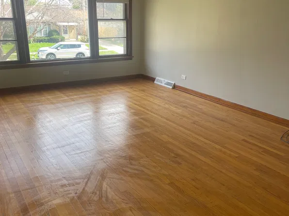 8722 N Elmore St APT 1, Niles, IL 60714