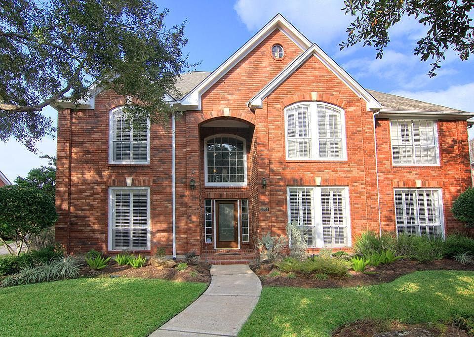 1st image of 3914 Lyndhurst Pl