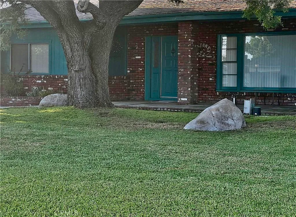 4 bed, 2.5 bath, 1715 sqft, $4,700 — Photo 3