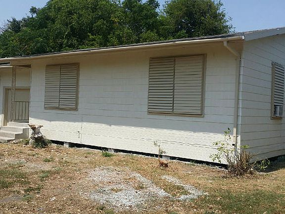 3rd image of 1722 Hickory Pl
