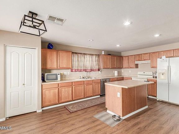3rd image of 28549 N DOLOMITE Lane