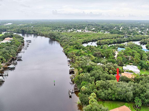 5th image of 1055 SW Blue Water Way