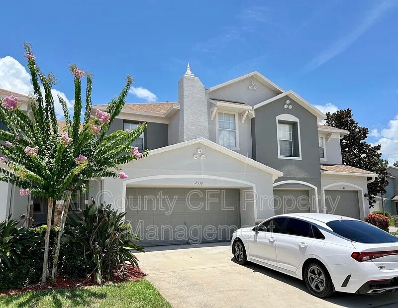 Amber Pointe — Photo 2