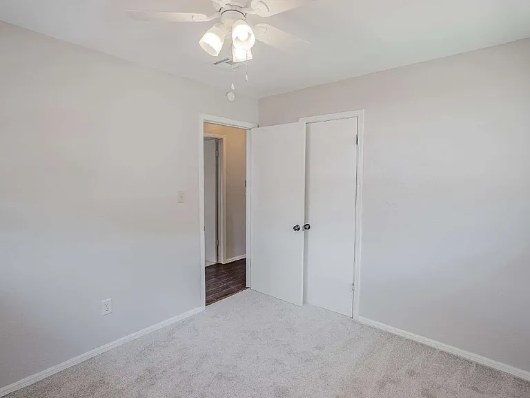 1041 SW 2nd St — Photo 14