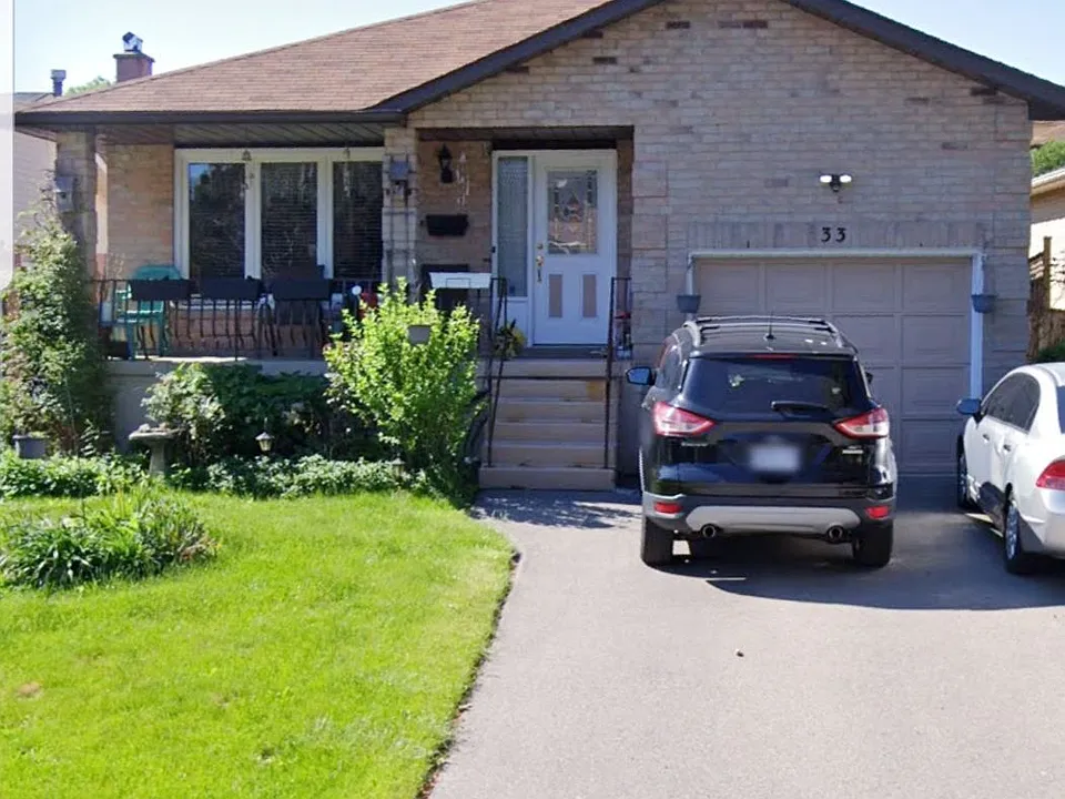 33 Elora Dr