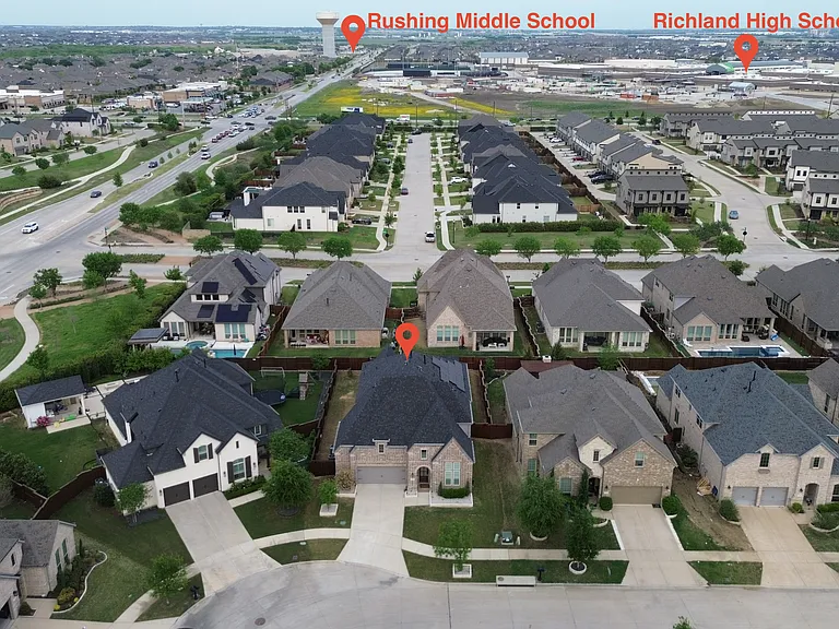 731 Drummond Dr — Photo 35