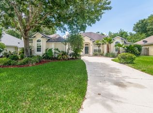393 Maplewood Dr, Saint Johns, FL 32259