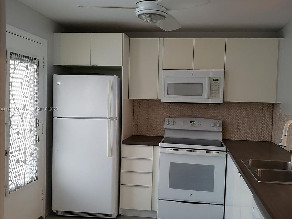 1st image of 300 NE 12th Ave APT 202
