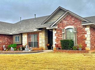 129 Stone Hollow Xing, Midwest City, OK 73130