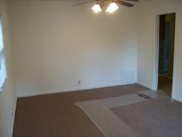 2nd image of 1102 1/2 E Kerr Ave