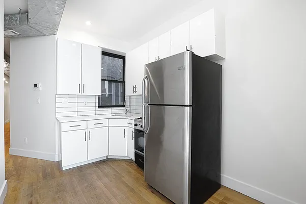 Rented by Arwell Realty | media 5