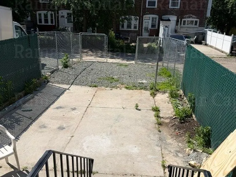 2752 Mickle St — Photo 16