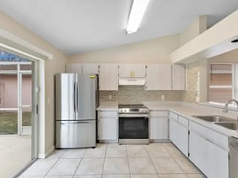 8821 Parliament Ct — Photo 3