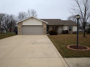 944 W Wheatfield Ln, Churubusco, IN 46723