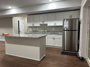 4001 Taylor Dr, Fairfax, VA 22032