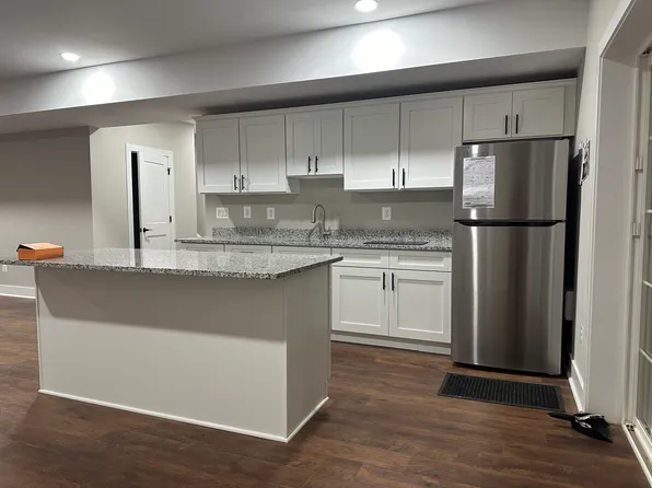 4001 Taylor Dr, Fairfax, VA 22032