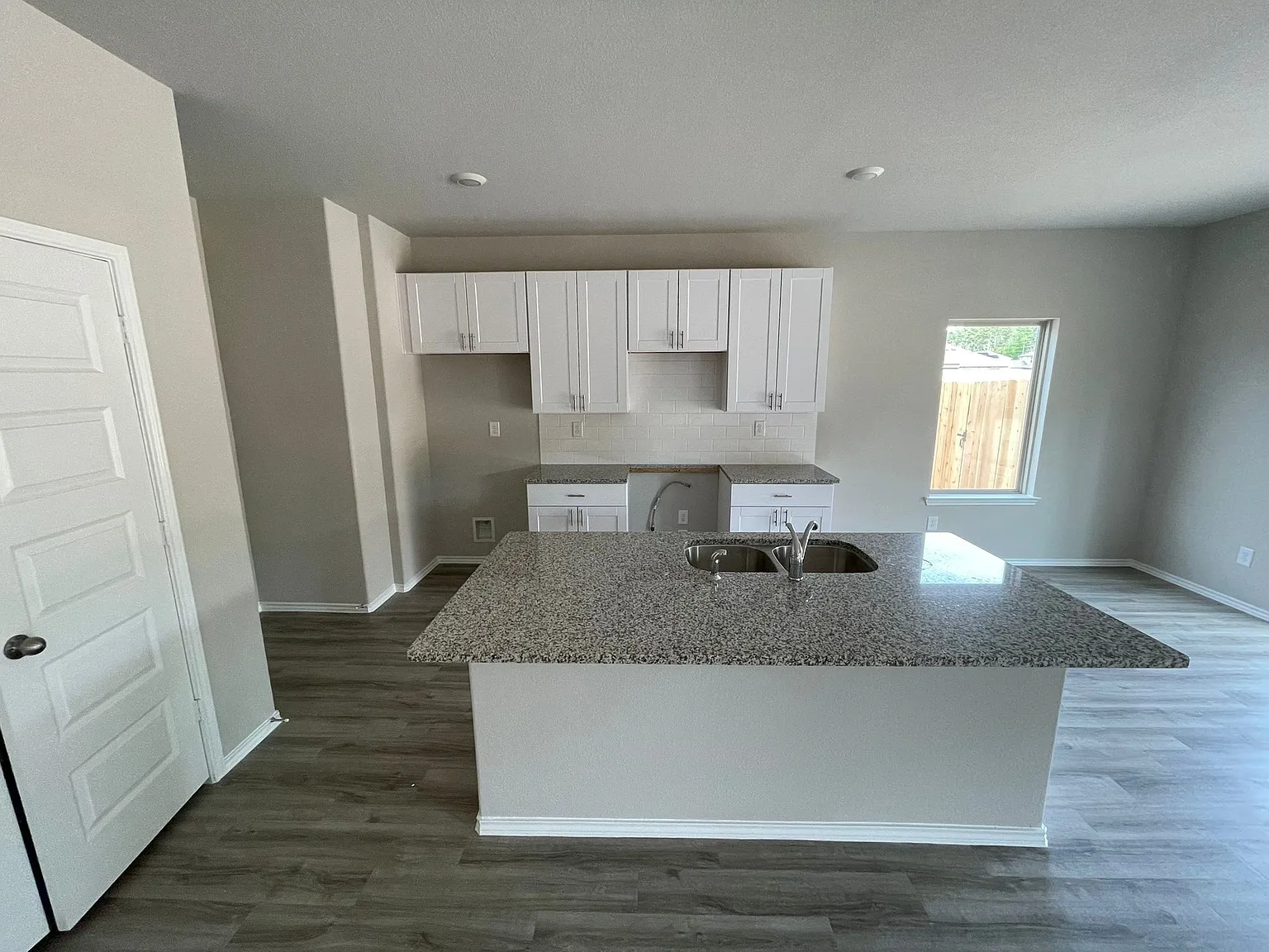 4 bed, 2.5 bath, 2120 sqft, $2,450 — Photo 3