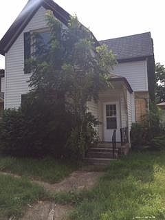 2nd image of 726 Lincoln Way E