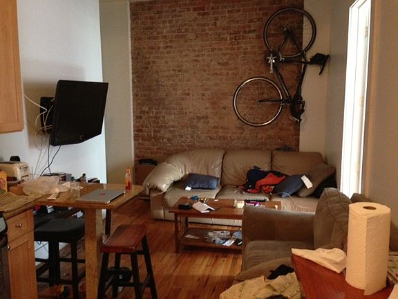 2nd image of 127 Grand St APT 4