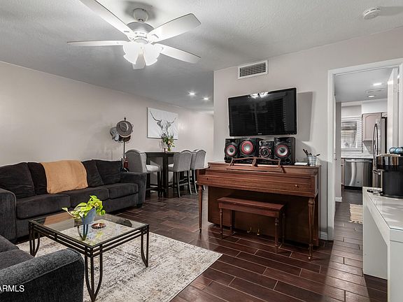 4th image of 1071 E MINTON Drive