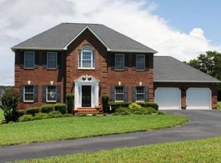 40 Old Farm Rd, Boones Mill, VA 24065