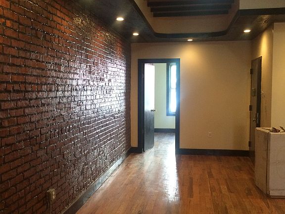 4th image of 170 Irving Ave