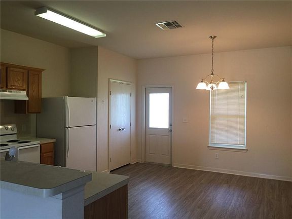 3rd image of 3017 Las Brisas St