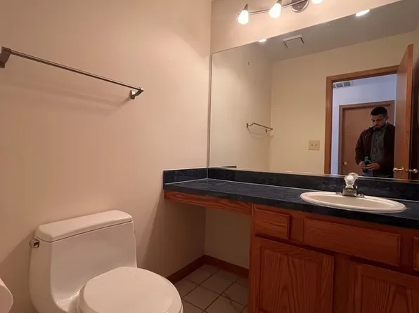 18 Stonegate Ct, Algonquin, IL 60102