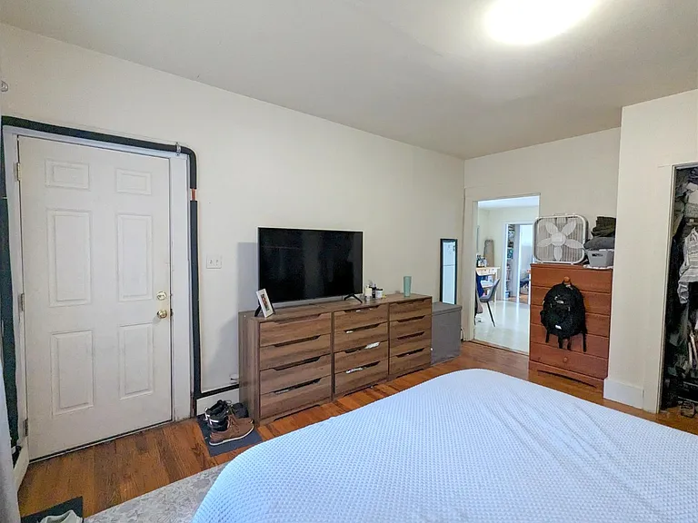 19 Howe St — Photo 6