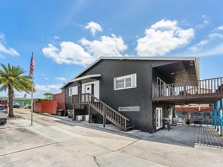 907 N A St — Photo 1