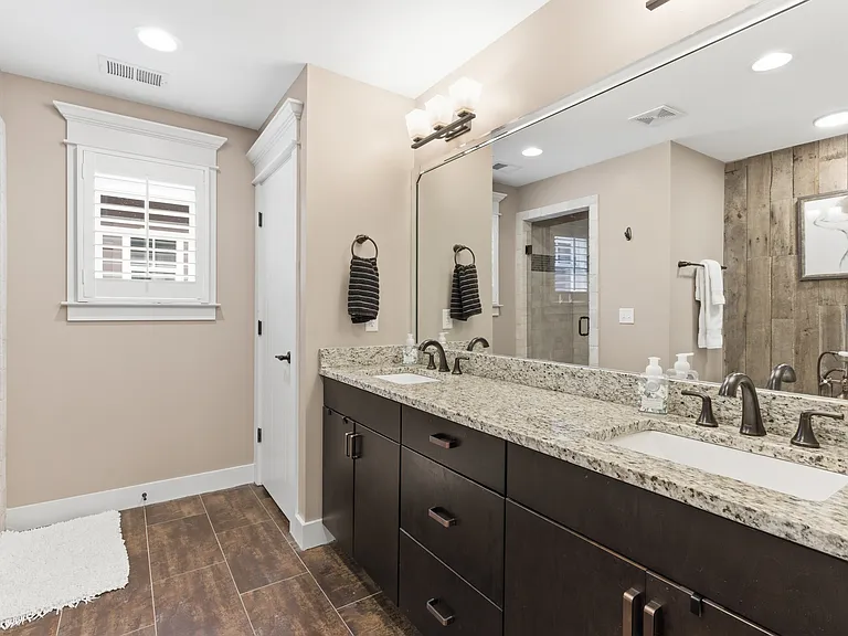 1034 Burchwood Ave — Photo 5
