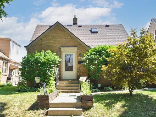 2426 S 73rd STREET, West Allis, WI 53219