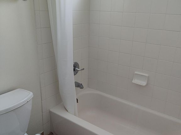 5th image of 4261 W 182nd St APT T