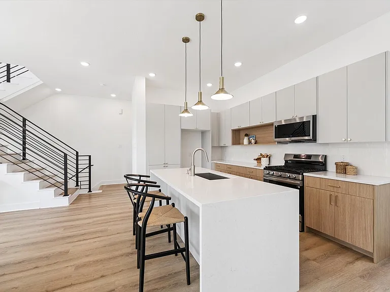 6341 W Montgomery Rd — Photo 6