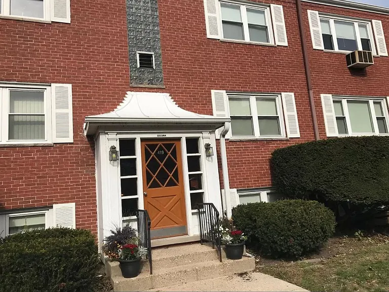 419 Ridge Ave — Photo 1